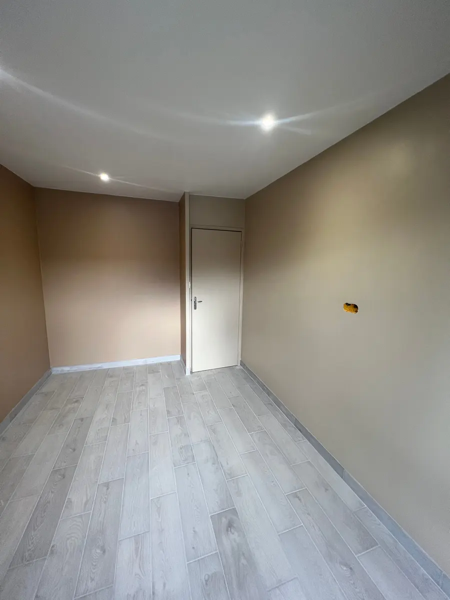 Rangement sous pente avec placard haut sur mesure