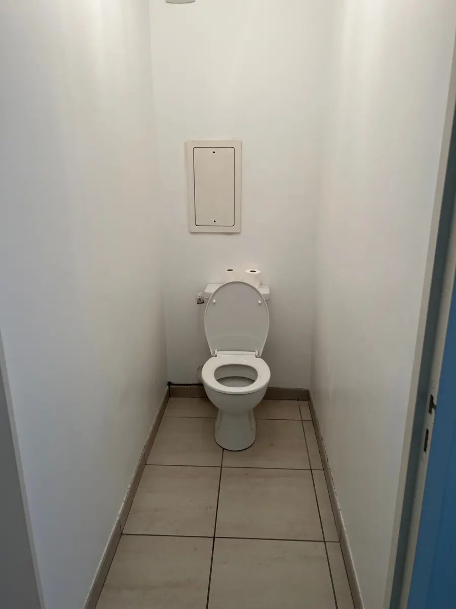 Toilettes avant rénovation
